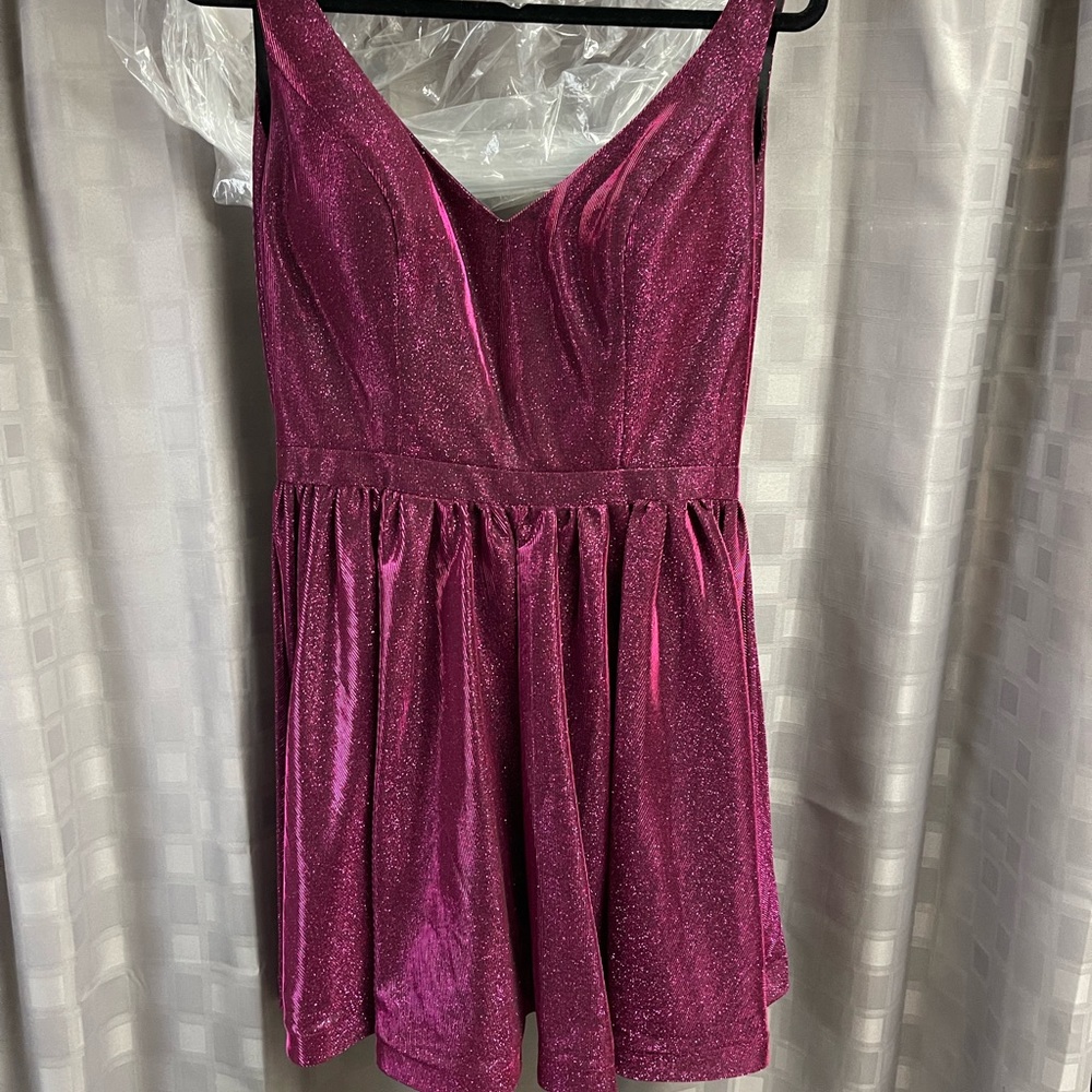 Ellie Wilde cocktail dress corset back. Fits multiple sizes
